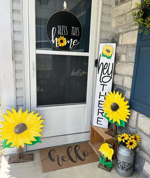 sunflower-decorations-on-front-porch