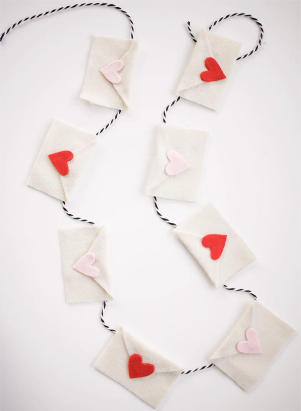 DIY Valentines Love Letter Garland