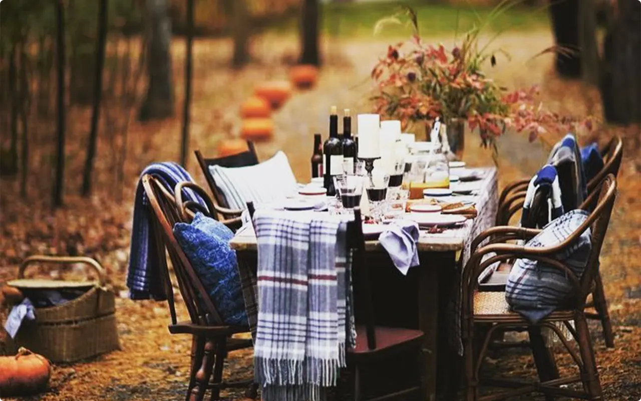 Outdoor Thanksgiving Dinner Decor Ideas