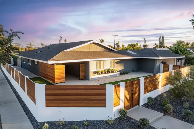 Backyard Wood Fence Ideas