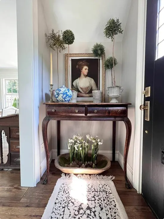Vintage Entryway Table Ideas
