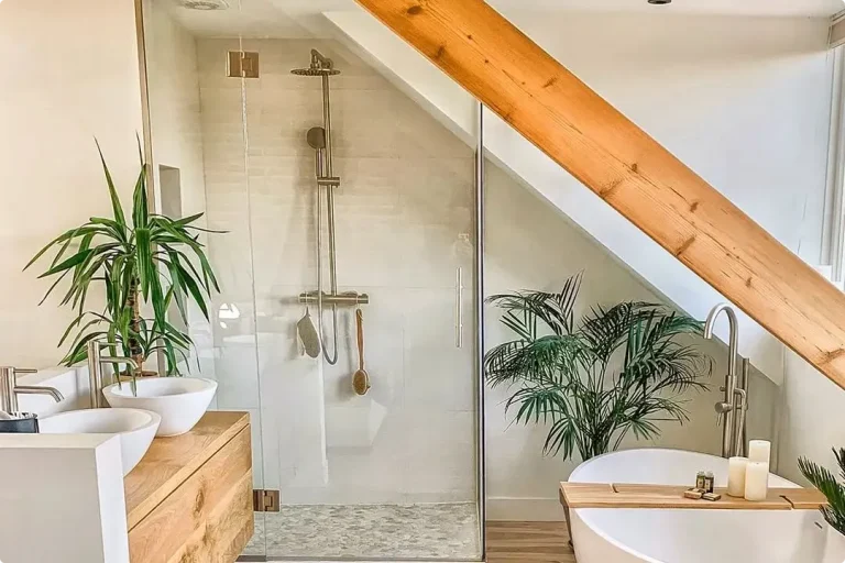 How to Decorate a Bathroom With Plants