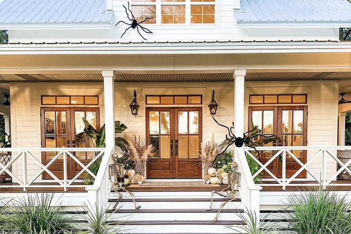 Farmhouse Halloween Porch Decor Ideas