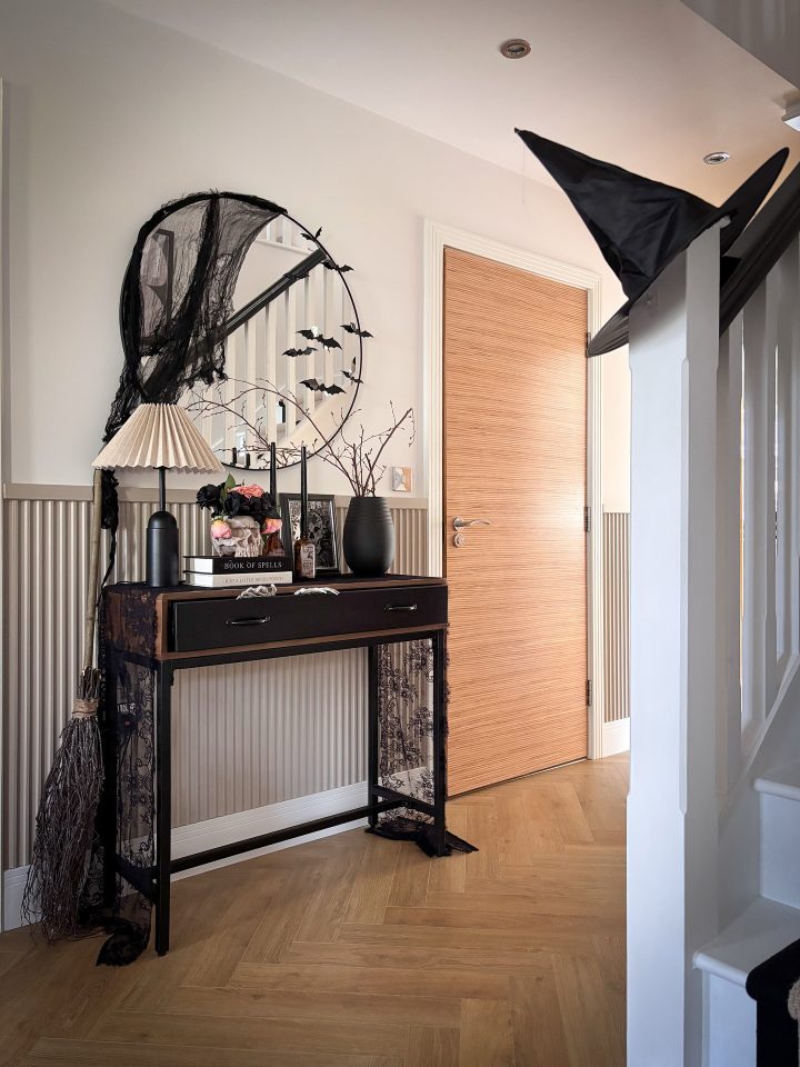 Halloween Entryway Decor Ideas